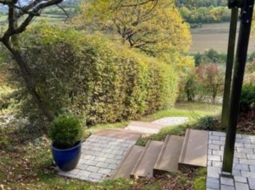 Idyllisch Wohnen Im Weserbergland - Bungalow Mit Phantastischer Aussicht Fuer 4 Personen Polle Exteriör bild