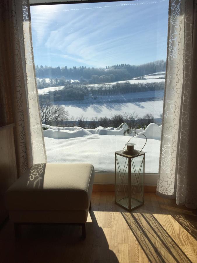 Idyllisch Wohnen Im Weserbergland - Bungalow Mit Phantastischer Aussicht Fuer 4 Personen Polle Exteriör bild